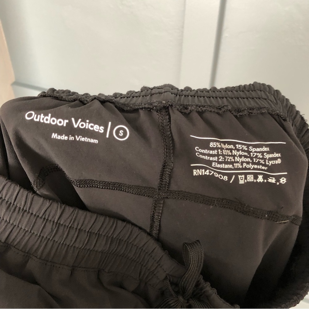Outdoor Voices Black High Waisted Joggers with Pockets and Elastic Waistband - Picture 9 of 9